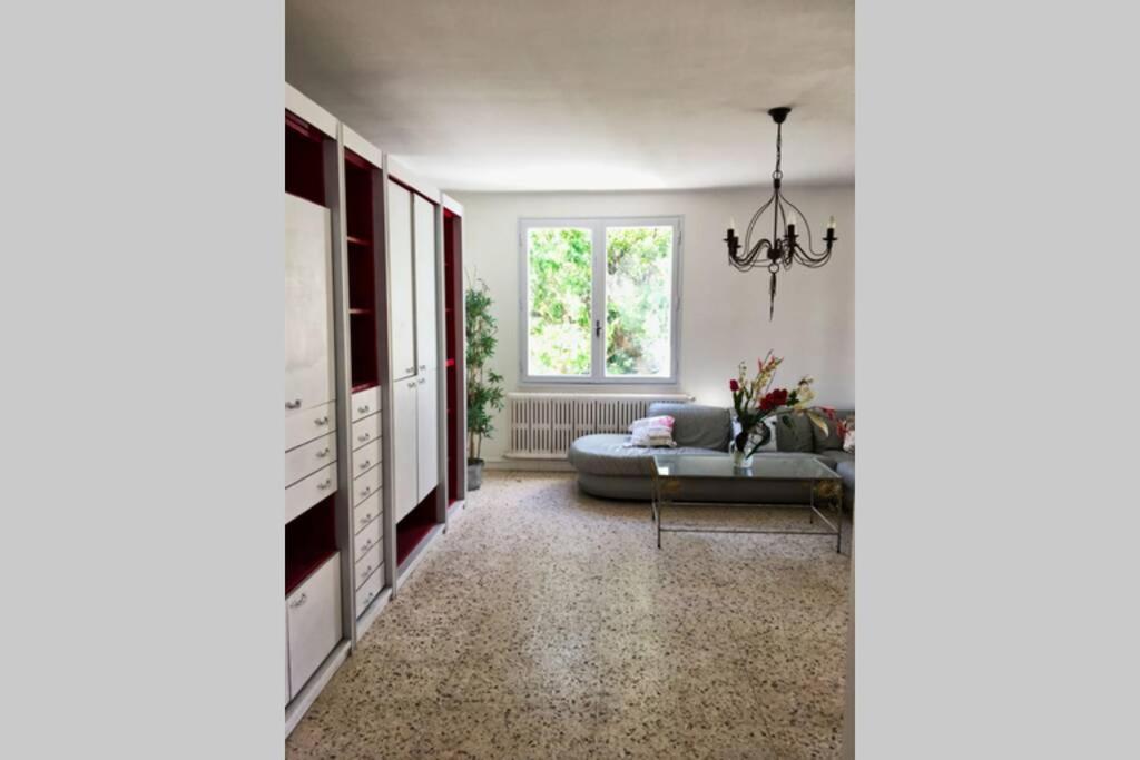 Villa Calme, Climatisee, Piscine, A 2 Pas Du Centre リル・シュル・ラ・ソルギュ エクステリア 写真